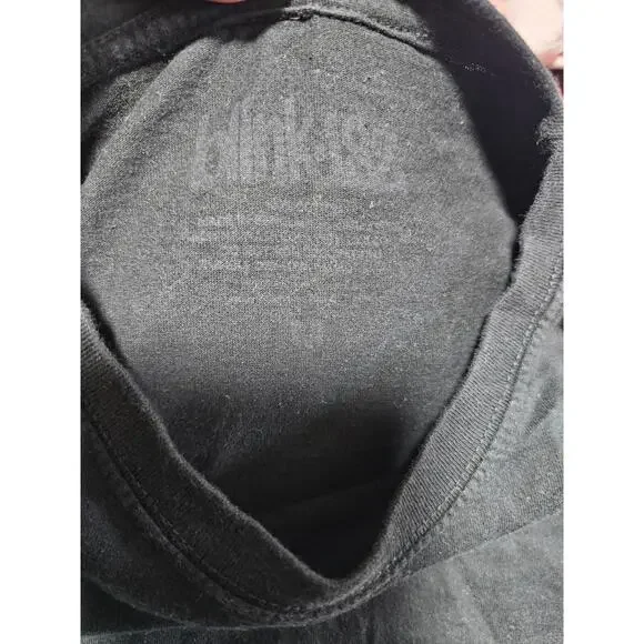 Men's Blink 182 Rock Band Shirt Black Size Medium Short Sleeves Punk Skate Music - Picture 2 of 10